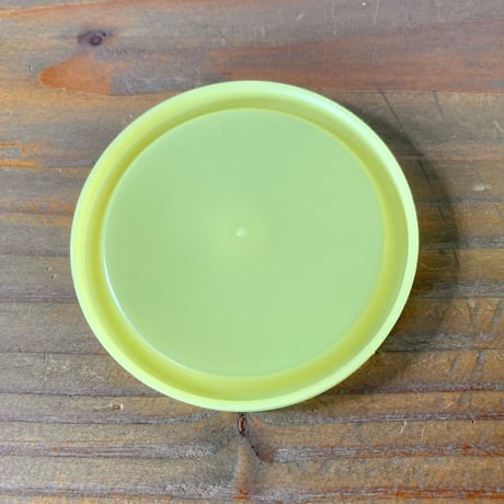 フタ付き花柄プラスチックカップ
