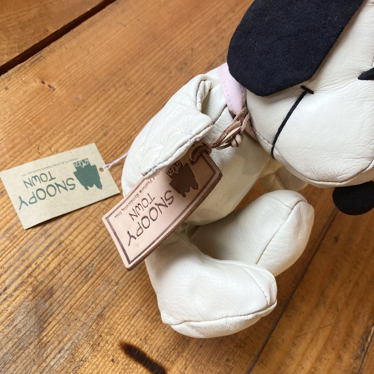 SNOOPY 本革ぬいぐるみ(お座り)/1997年 SNOOPY TOWN | MILMOUN SNOOPY 本革ぬいぐるみ(お座り)/1997年 SNOOPY TOWN | MILMOUN