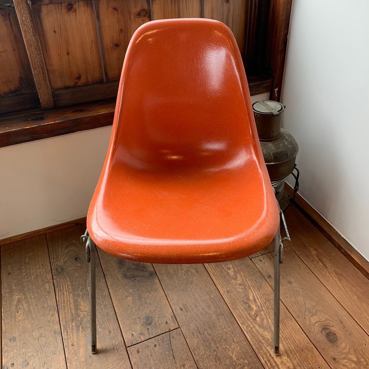 イームズチェア　スタッキングベース　オレンジ1 EAMES イームズ チェア ② 1959 サイドシェル スタッキングベース