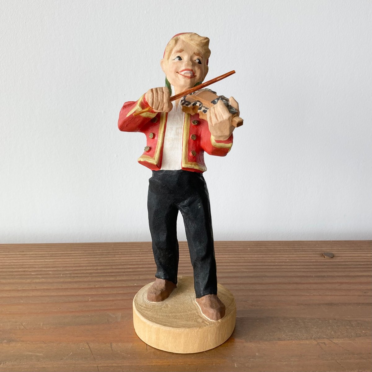 HENNING Wood Carving へニング 木彫り彫刻／フィドルを弾く男性 | MIL