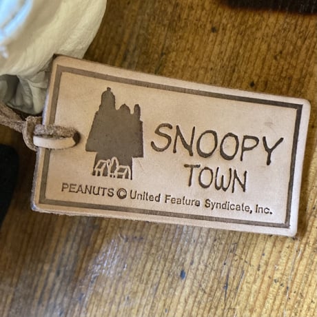 SNOOPY 本革ぬいぐるみ(お座り)／1997年 SNOOPY TOWN