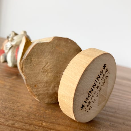 HENNING Wood Carving へニング木彫り彫刻／犬を抱く女性