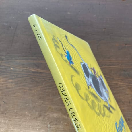 Curious George gets a medal おさるのジョージ／H.A.REY