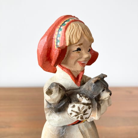 HENNING Wood Carving へニング木彫り彫刻／犬を抱く女性