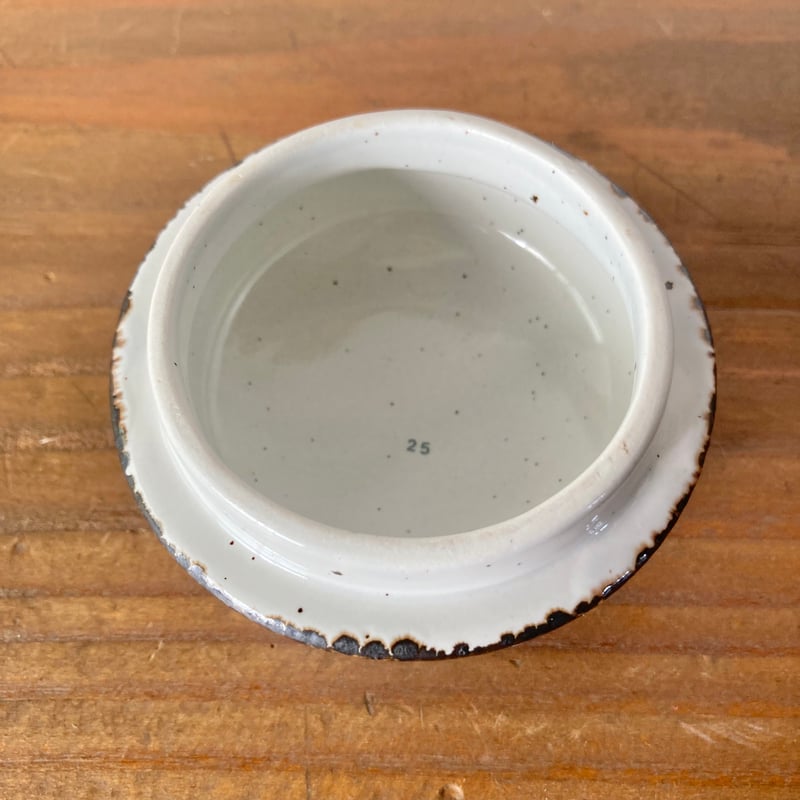 ミッドウィンター　Winterパターン　Embossed（型押し）花柄エンボス皿 ミッドウィンター Winterパターン Embossed（型押し）花柄エンボス皿