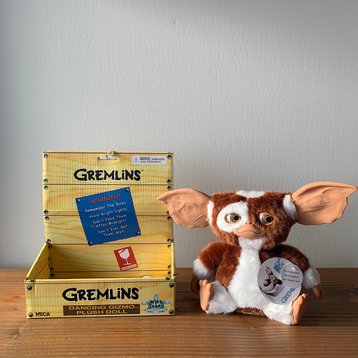 GIZMO GREMLINS DANCING PLUSH DOLL with sound NE