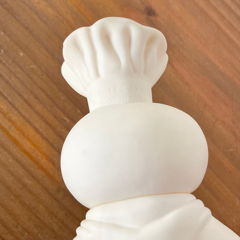 ドーボーイ:スタンド人形 PILLSBURY Doughboy ドゥボーイ ソフビドール ネット入 紙タグ