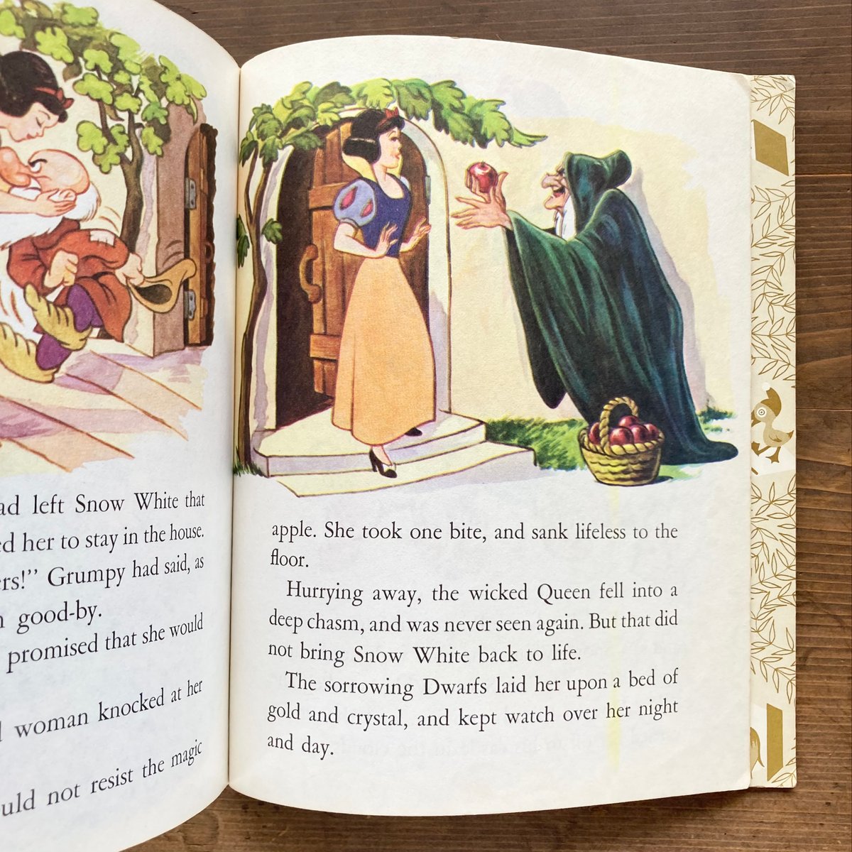 Walt Disney's Snow White and the Seven Dwarfs デ