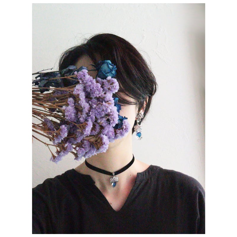 青薔薇とパールピアス 青薔薇とパールピアス