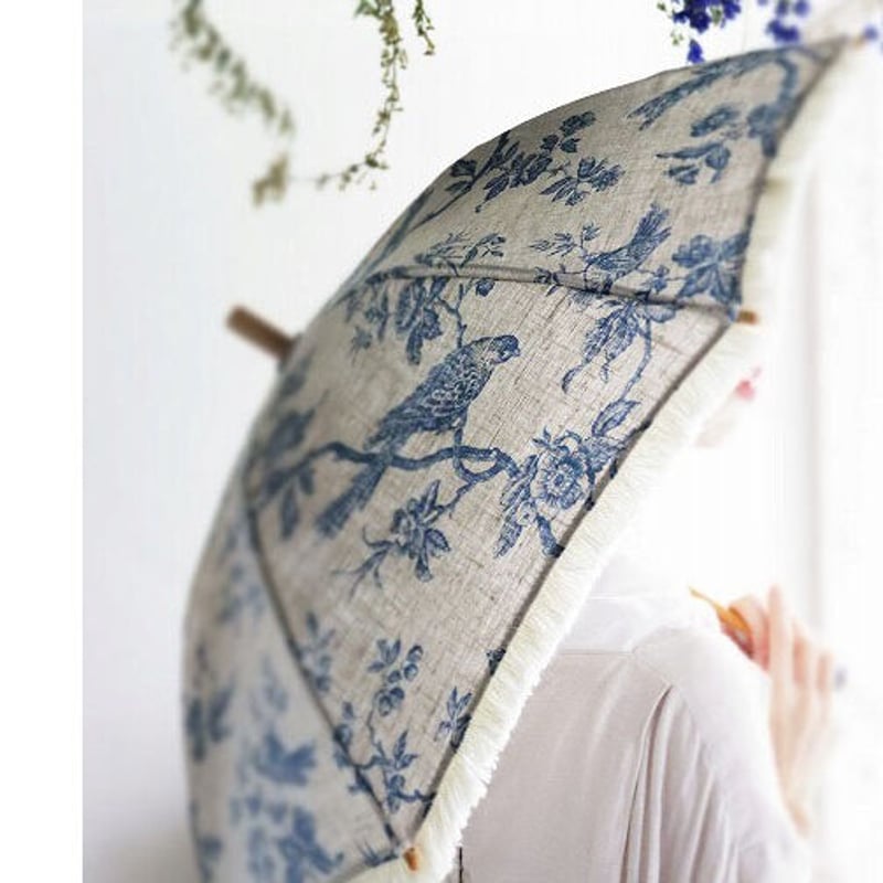 花宿る日傘 ブルー柄×青バラの花束 | MABATAKI 美雨(マバタキミウ）