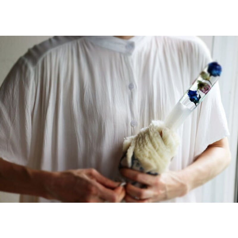 花宿る日傘 ブルー柄×青バラの花束 | MABATAKI 美雨(マバタキミウ）