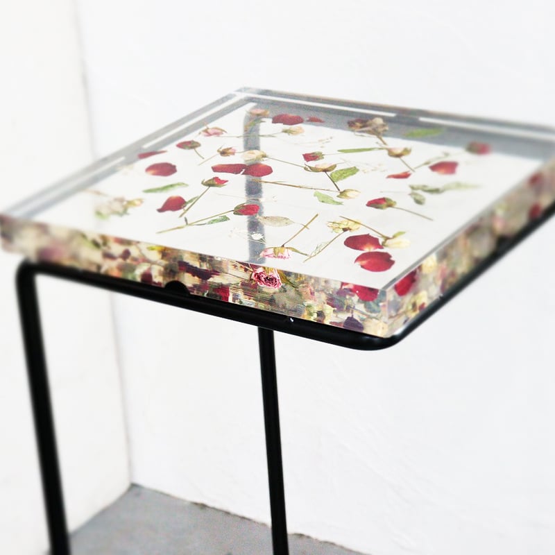 日光彫り、美しい薔薇のサイドテーブル、花台 ご予約商品 お花のサイドテーブル＃02 赤バラ舞う | MABATAKI 美雨