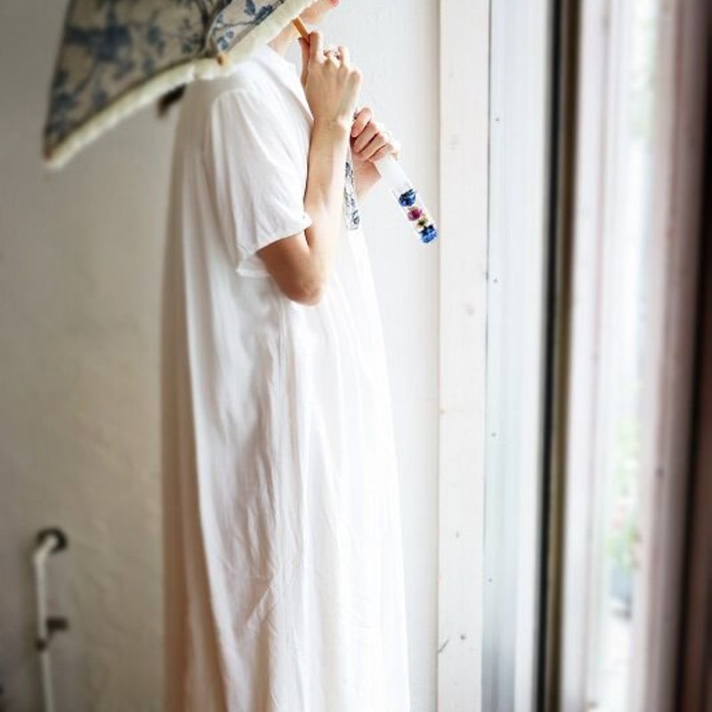 花宿る日傘 ブルー柄×青バラの花束 | MABATAKI 美雨(マバタキミウ）