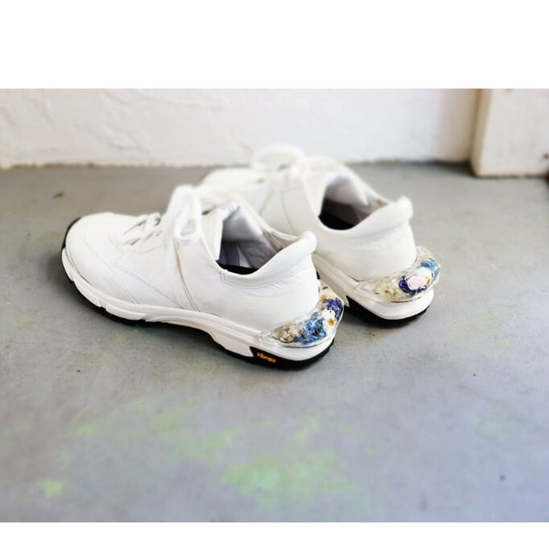 mabataki美雨 シューズ Ave+ar」#02 White x 淡いBlueの花々 | MABATAKI 美雨(マ