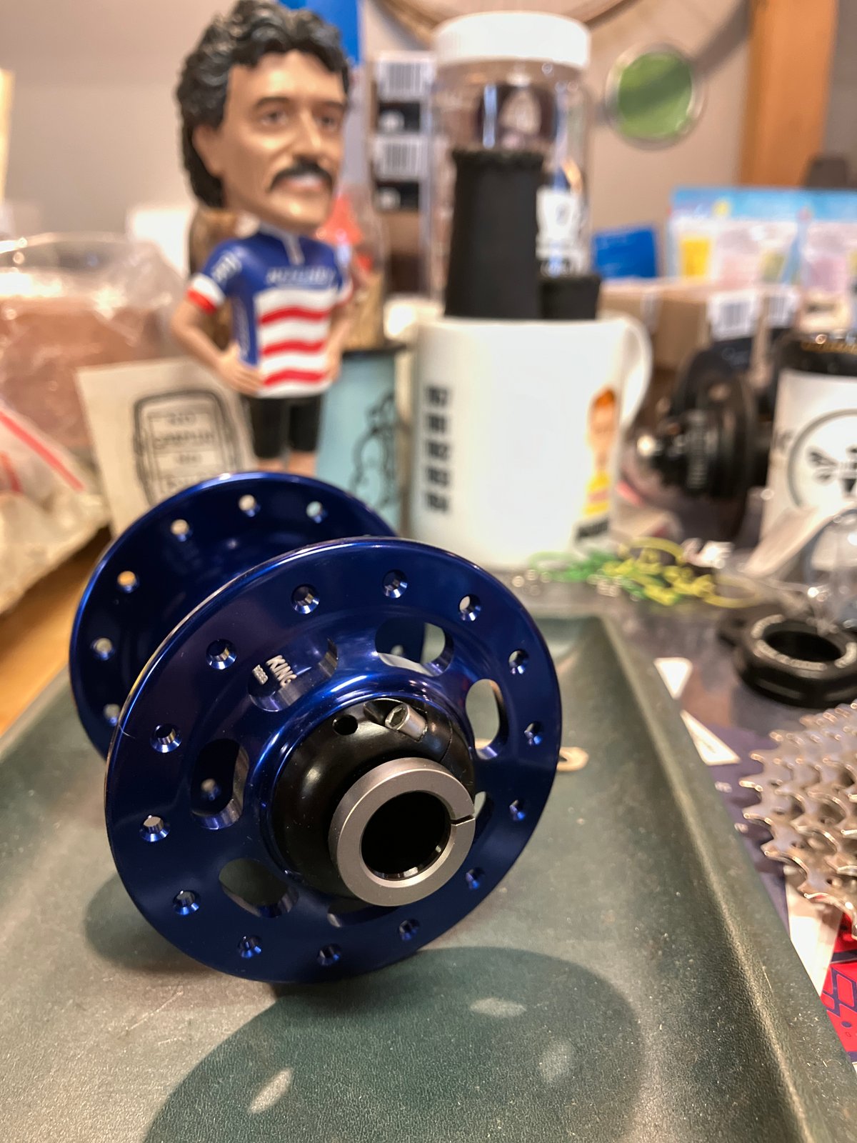 CHRIS KING R45D 28H NAVY CLフロントハブ セラミックベアリング