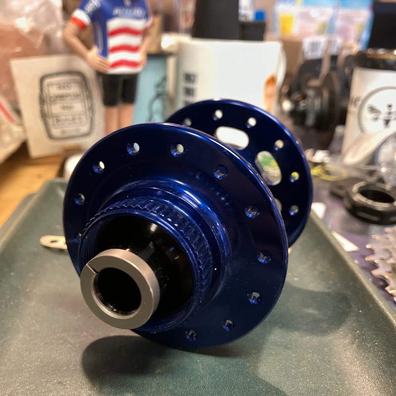 CHRIS KING R45D 28H NAVY CLフロントハブ セラミックベアリング CHRIS KING R45D 28H NAVY CLフロントハブ セラミックベアリング