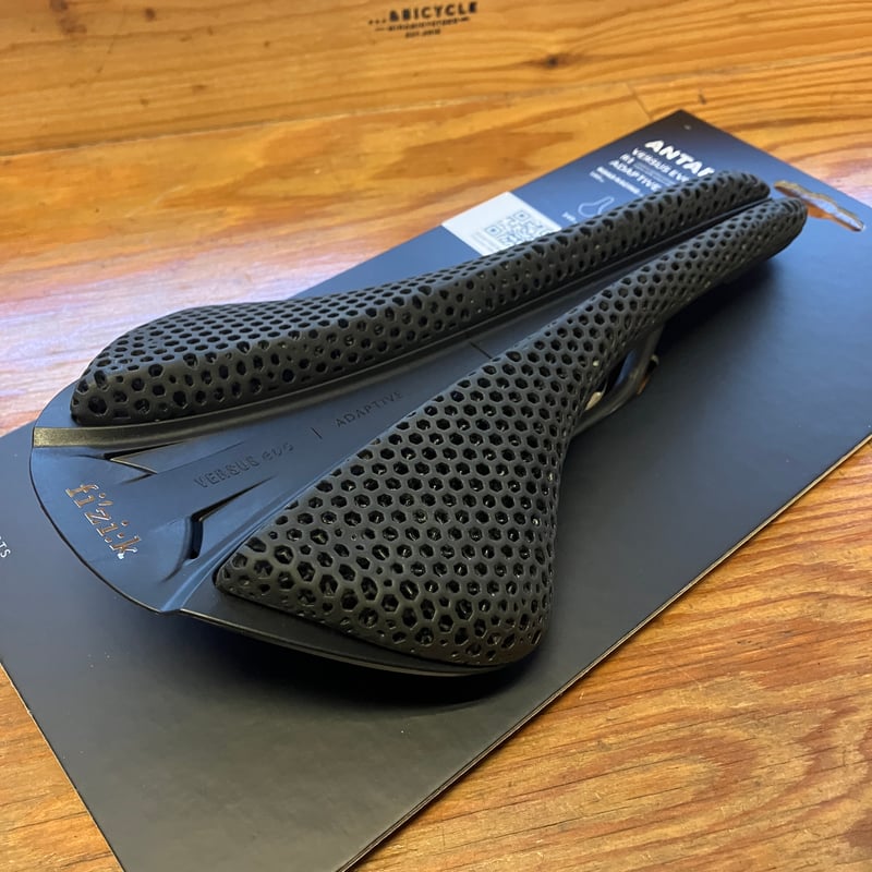 fizik フィジーク アンタレス VERSUS EVO R1 ADAPTIVE Fizik Antares Versus Evo R1 Adaptive Saddle [70A5DODA0P002]