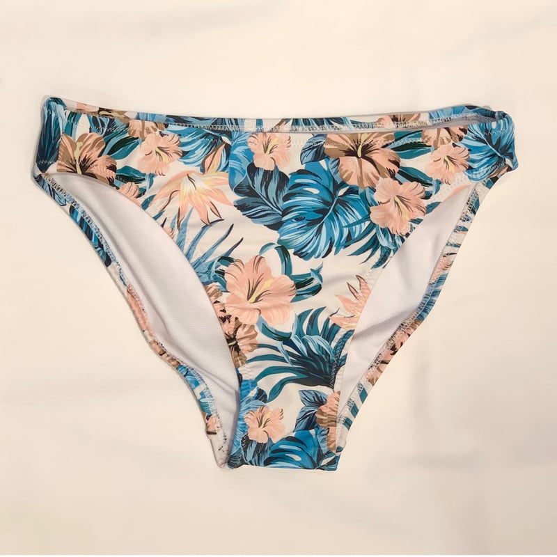 ハイビスカス🌺ビキニ、ショートパンツ3点セット | MAKA-HOU公式 ハイビスカス🌺ビキニ、ショートパンツ3点セット | MAKA-HOU公式