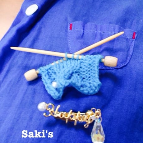 編み物のブローチ