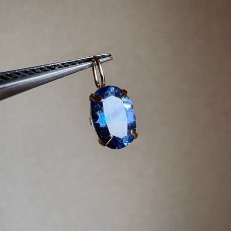 K18 ミスティッククォーツ（ブルー系）オーバル 5×7mm ペンダントトップ 18金