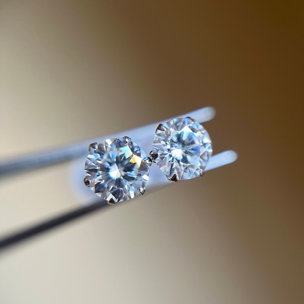 Pt900 モアッサナイトダイヤモンド H&C 0.80カラット ピアス