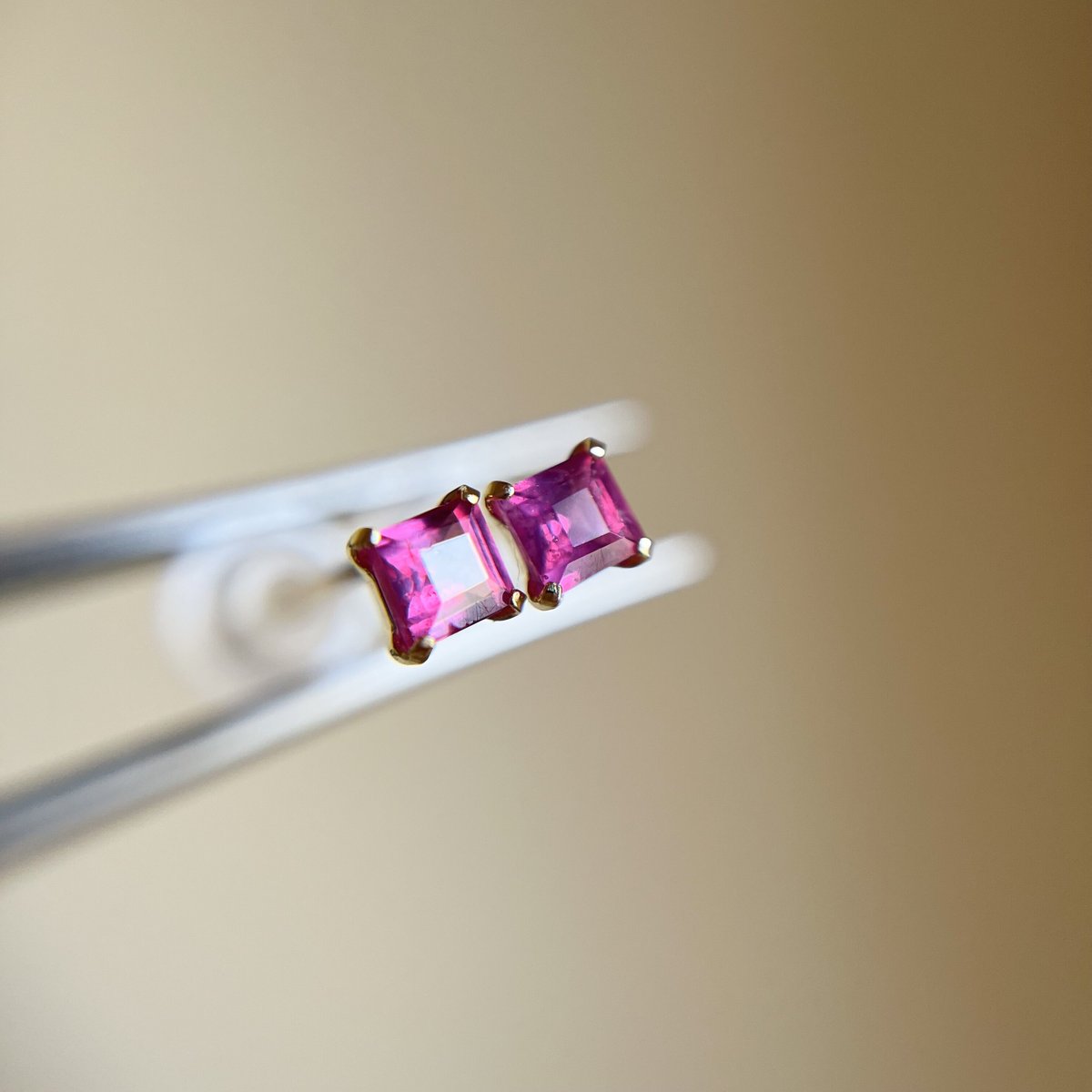 タイムセール☆】 K18 天然石ルビー スクエア ピアス 18金イエロー