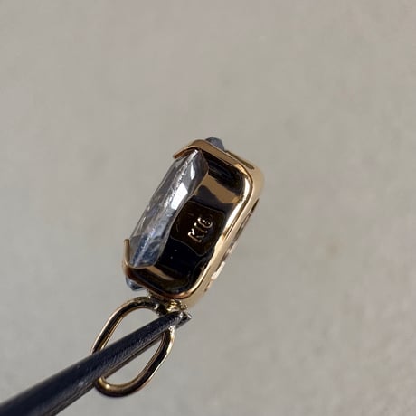 K18 ミスティッククォーツ（ブルー系）オーバル 5×7mm ペンダントトップ 18金