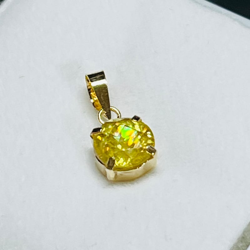 K18 大粒♪天然石スフェーン　ペンダントトップ　希少石レアラウンドsphene K18 天然石スフェーン ペンダントトップ 希少石 レア ラウンド sphene