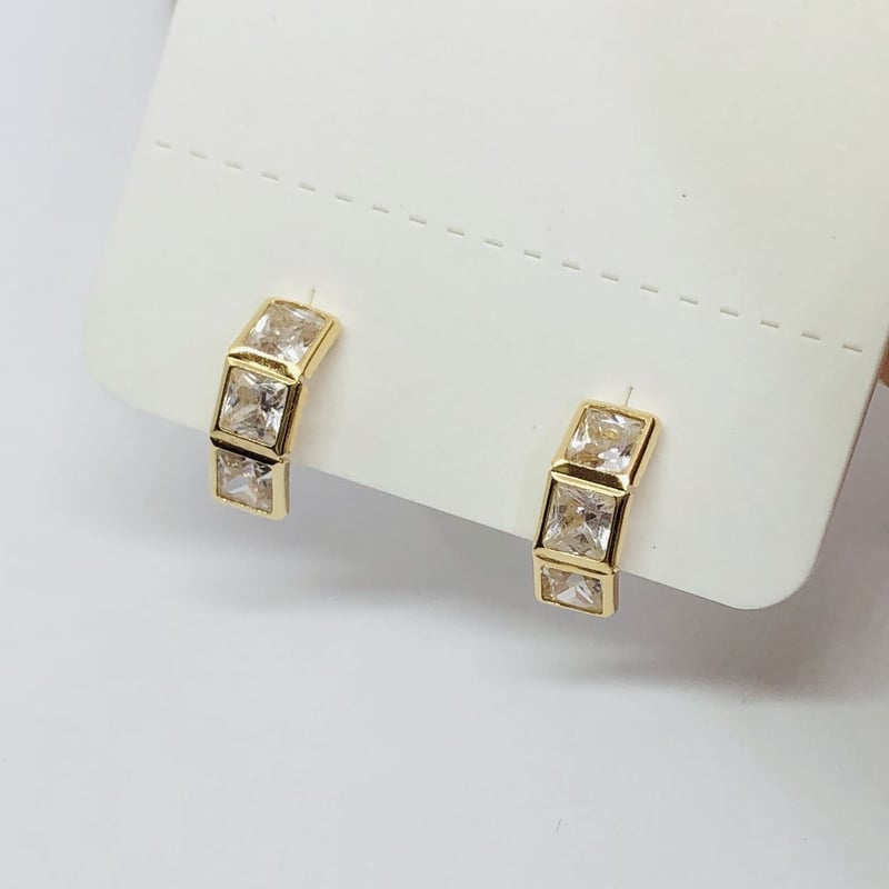 K18 ダイヤピアス　3連 K18金 ダイヤモンド スター 3連風 軟骨ピアス・ボディピアス