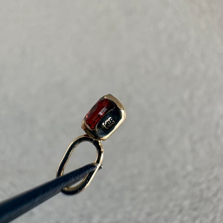 K18 天然石レッドスピネル　ペンダントトップ　　チャーム　希少石　レアストーン　18金  カラーストーン