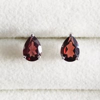 天然石ガーネット　ドロップ　ピアス