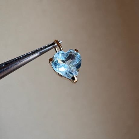K18 天然石スカイブルートパーズ　ハート　ペンダントトップカラーストーン