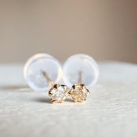 K18 18金イエローゴールド　天然ダイヤモンド0.06ct ピアス
