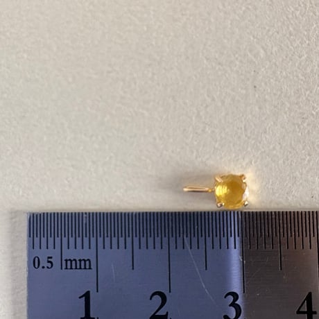 K18YG 天然石イエローサファイア ペンダントトップ　ラウンド　yellow sapphire チャーム