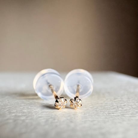 K18 18金イエローゴールド　天然ダイヤモンド0.04ct ピアス