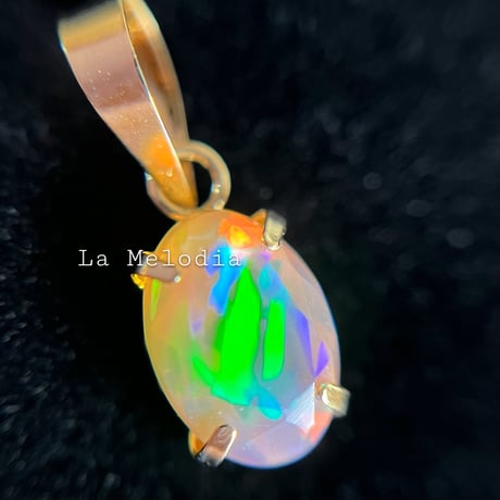 k18 モルダバイト ペンダントトップ 18金 ハート 隕石 チェーン無し