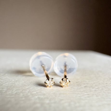 K18 18金イエローゴールド　天然ダイヤモンド0.04ct ピアス