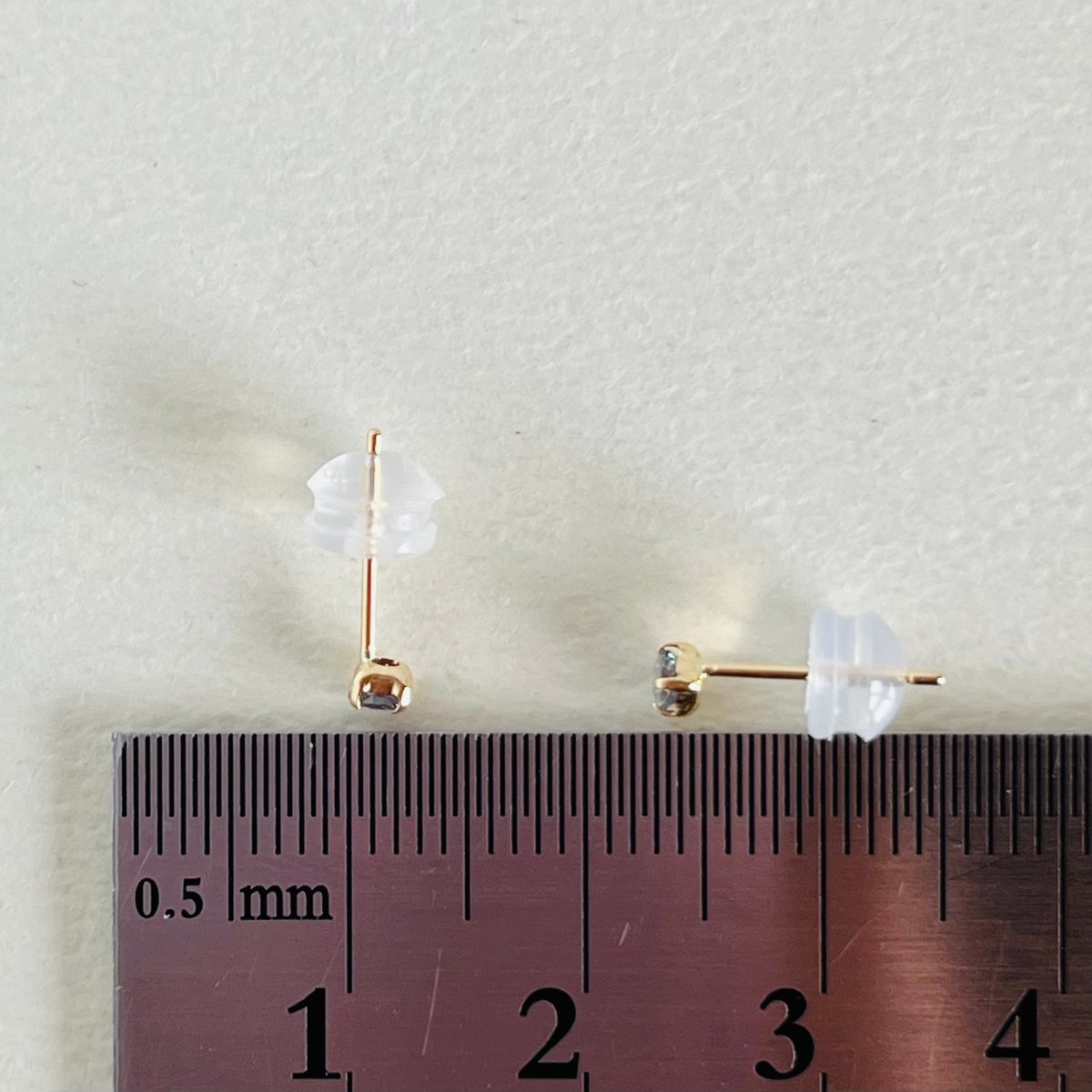 希少天然石アレキサンドライト スタッドピアス ラウンド 3mm 【公式通販】