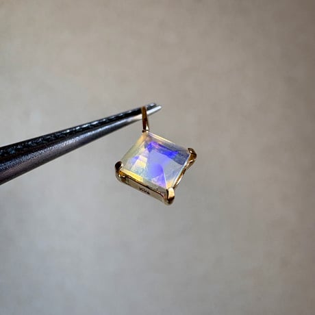 K18 天然石オパール　スクエア　　18金イエローゴールド　ペンダントトップ　チャーム　opal SQ