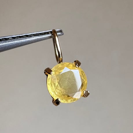K18YG 天然石イエローサファイア ペンダントトップ　ラウンド　yellow sapphire チャーム