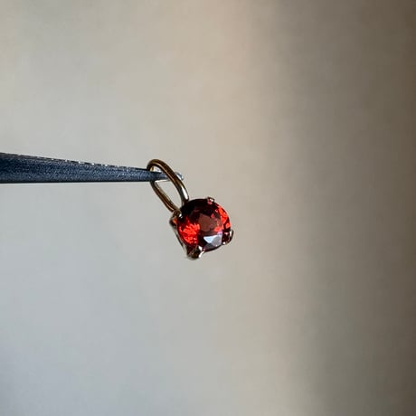 K18 天然石レッドスピネル　ペンダントトップ　　チャーム　希少石　レアストーン　18金  カラーストーン