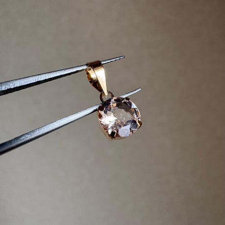 K18 天然石モルガナイト　ペンダントトップround 18金 morganite
