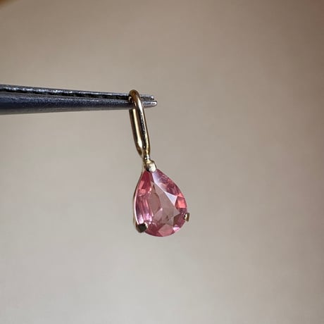 K18 天然石ラベンダースピネル pear ペンダントトップ チャーム 希少
