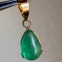 K18 天然石エメラルド ペンダントトップ　18金イエローゴールド　pear カボション　チャーム