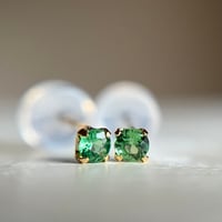 K18 天然石ツァボライト ピアス 18金イエローゴールド 希少 レアストーン カラーストーン