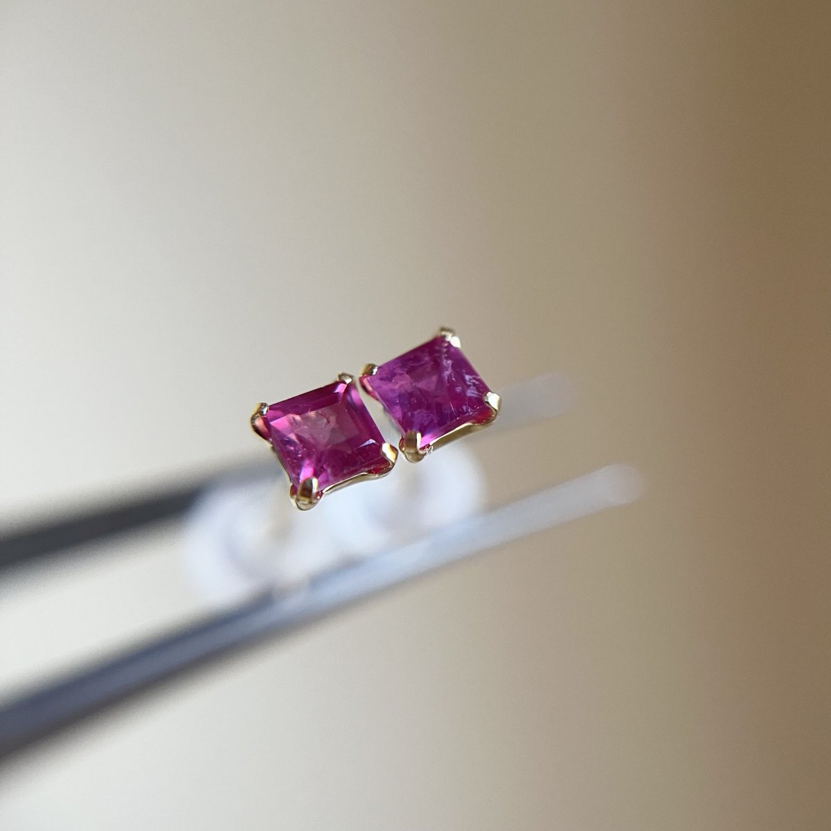 タイムセール☆】 K18 天然石ルビー スクエア ピアス 18金イエロー