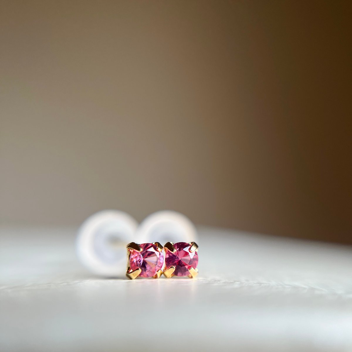 K18 天然石アヤナスピネル ラウンド ピアス 希少石 レアストーン 18金