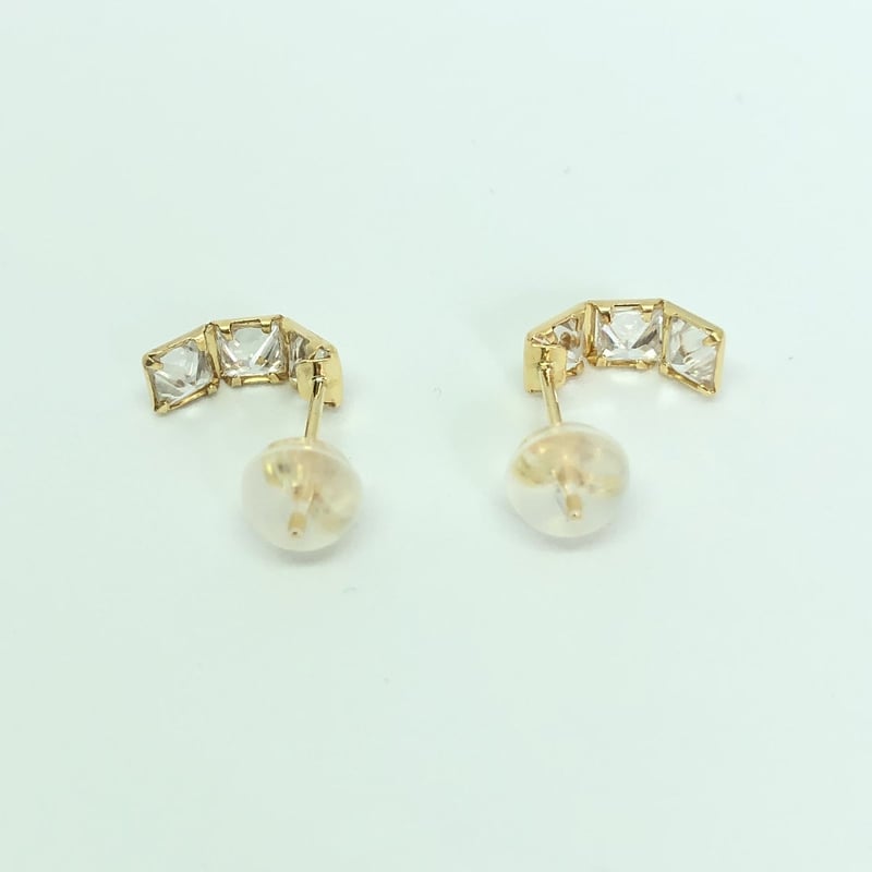K18 スクエアカット 3連CZダイヤモンドピアス | La Melodia