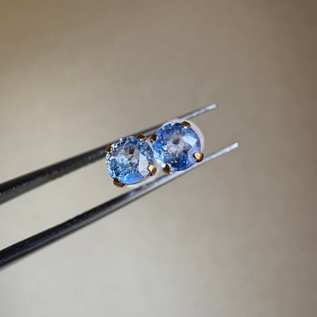 K18 イエローゴールド 天然サファイア ラウンドピアス