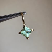 K18 天然石ミントガーネット　 SQペンダントトップ　チャーム0.10